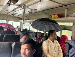 चिपळूण : गळक्या बसमध्येच केला प्रवाशांनी प्रवास