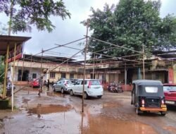 दापोली : उपजिल्हा रुग्णालयासमोर कार्यक्रम झाला पेंडाँल कधी हटवणार ?
