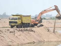 दापोली : अनधिकृत वाहतूक करणारा वाळूचा डंपर पकडला