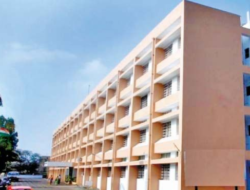 रत्नागिरी : सीईओंच्या खूर्चीवर बसून शिक्षिकेचे फोटोशूट