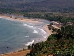 गुहागर : अंजनवेल येथे नौकेला आग लागून 5 लाखांचं नुकसान