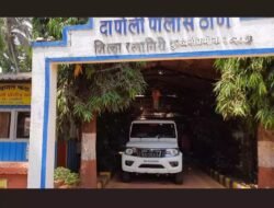 दापोली : पोलिस अधिकारी विवेक अहिरे आणि पोलिस उपविभागीय अधिकारी नीलेश माईनकर यांच्या सामंजस्यांच्या भूमिकेमुळे परिस्थिती नियंत्रणात, सर्वच स्थरातून पोलिसांचं कौतुक