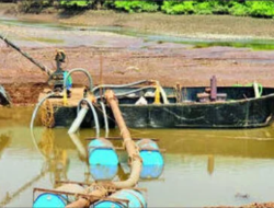 दापोली : आडे खाडीत बेकायदेशीर वाळू उपसा, वाळू उपशावर महसूल विभाग गप्प का ?