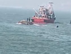 रत्नागिरी : समुद्रात बुडालेली नौका मिरकरवाडा बंदरात आणण्यात यश