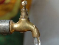 दापोली : कुऱ्हाड मारून नळपाणी योजनेचं नुकसान