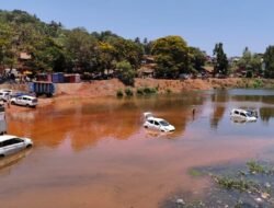 राजापूर : भरतीचं पाणी, गाड्या पाण्यावर