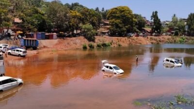 राजापूर : भरतीचं पाणी, गाड्या पाण्यावर