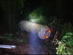 रत्नागिरी : दाभोळे घाटात अपघातग्रस्त टॅंकरमधील गॅस शिफ्टींगमुळे वाहतूक बंद