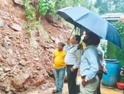 चिपळूण : गोवळकोट येथे दरड कोसळली