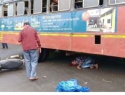 राजापूर : रेल्वेस्टेशन समोर एस. टी आणि दुचाकीची समोरासमोर धडक