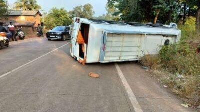 चिपळूण : चिपळूण गुहागर मार्गावर टेम्पो ट्रॅव्हल्सचा अपघात, 15 जण जखमी