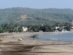 दापोली : पुण्यातील पर्यटकांना लुटलं