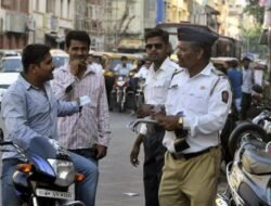 खेड : एका तासात 22 अल्पवयीन दुचाकीस्वारांना पोलिसांचा दणक