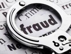 दापोली : समर्थ भंडारी पतपेढीच्या दापोली शाखेत सोन्याचे खोटे दागिने ठेवून पतसंस्थेची 2 लाख 90 हजाराची फसवणूक