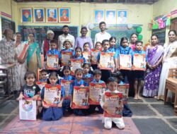 खेड : 15 ऑगस्टचे औचित्य साधून खेड कोतवली येथे विद्यार्थ्यांना परीक्षा पॅडचं वाटप, इरफान सय्यद यांचं विशेष सहभाग