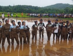 दापोली : डॉ. बाळासाहेब सावंत कोकण कृषी विद्यापीठातर्फे “चिखलणी रस्सी खेच स्पर्धेचे” आयोजन