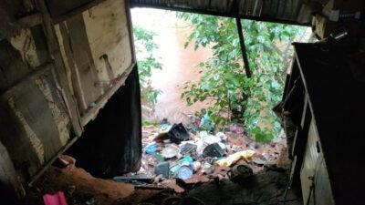 संगमेश्वर : मुसळधार पावसामुळे तीन दुकाने सोनवी नदीमध्ये कोसळली