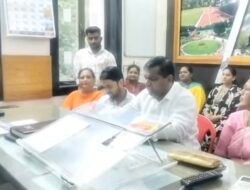 चिपळूण : भटक्या कुत्र्यांबाबत ठोस निर्णय न झाल्यास पालिकेतच कुत्रे सोडू – उमेश सकपाळ