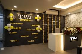 “तारीख पे तारीख…”, देणाऱ्या TWJ ची तारीख निघाली, कोट्यवधींचा गंडा, समीर नार्वेकरवर गुन्हा दाखल, 4 टक्के व्याजाचे आमिष दाखवून फसवलं