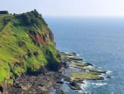 रत्नागिरी : भगवती बंदर येथे बोट बुडाली बोटीतील सहा जण बुडाले, 4 जणांना वाचवले तर 2 जण अद्याप बेपत्ता