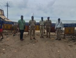 दापोली : थार अपघात आणि कार रेसनंतर दापोली पोलीस करणार कारवाई, समुद्रकिनारी पोलिसांकडून बॅरिकेटिंग