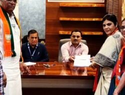 खेडमध्ये 10 प्रभागांत 82 अर्ज, नगराध्यक्षपदासाठी 8 दावेदार, भाजपकडून वैभवी खेडेकर यांनी देखील भरला अर्ज