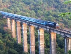 कोकण रेल्वे मार्गावरील कोकणकन्या, तुतारी गाड्यांच्या आरक्षणासाठी आधार OTP अनिवार्य