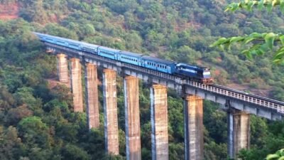 कोकण रेल्वे मार्गावरील कोकणकन्या, तुतारी गाड्यांच्या आरक्षणासाठी आधार OTP अनिवार्य