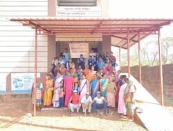 दाभोळ-दापोली रोडवरील झाडी काढण्याचे काम नागरिकांच्या स्वखर्चातून, बांधकाम विभागाच्या कार्यपद्धतीवर प्रश्नचिन्ह