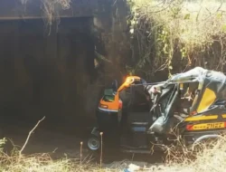 देवरुख : रिक्षा 10 फूट खोल पऱ्यात कोसळली, दोन महिला जखमी