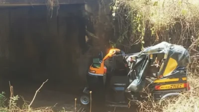 देवरुख : रिक्षा 10 फूट खोल पऱ्यात कोसळली, दोन महिला जखमी