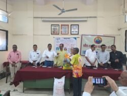 खेडमध्ये ‘आपुलकीचा हात’ उपक्रम उत्साहात संपन्न, ३० गरजू शेतकऱ्यांना जीवनावश्यक वस्तू व आर्थिक मदत