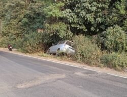 चिपळूण : खड्डा चुकवताना कारचा अपघात लालपरी थोडक्यात बचावली, कुंभार्ली घाटात अपघाताला आमंत्रण देणारे खड्डे