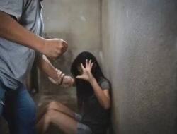 चिपळूण : पिंपळी येथे तरुणीला मारहाण आणि शिवीगाळ, आदीत्य पवार विरोधात अदखलपात्र गुन्हा दाखल, तरुणीच्या आईलाही शिवीगाळ