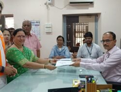 दाभोळ : दाभोळ-बुरोंडी गटातून जिल्हा परिषदेसाठी आणि पंचायत समिती गणासाठी नम्रता तोडणकर यांनी भरला उमेदवारी अर्ज , गृहराज्यमंत्री योगेश कदमांची उपस्थिती