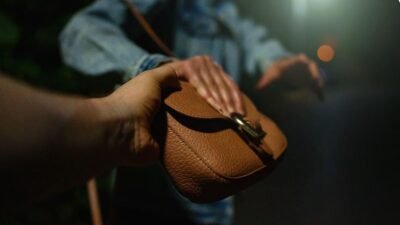 चिपळूण : एसटी बसमध्ये चढताना महिलेच्या सॅकमधून ५ लाखांची रोकड लंपास