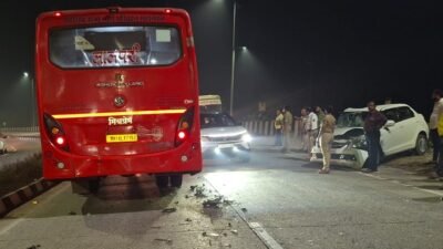 चिपळूण : मुंबई–गोवा महामार्गावर भीषण अपघात; कारची एसटी बसला समोरासमोर धडक, चालक जखमी