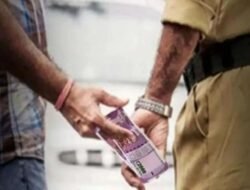 चिपळूण : पोलीस उपनिरीक्षकाच्या सांगण्यावरून सहकाऱ्याला 15 हजार रुपयांची लाच घेताना रंगेहात पकडले