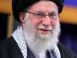 इराणचे सर्वोच्च नेते अयातुल्ला अली खामेनी यांचा मृत्यू, ट्रम्प यांच्या दाव्यानंतर इराणच्या सरकारी वाहिनीचा दुजोरा – Al Jazeera