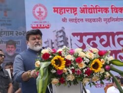 रत्नागिरी : जाणीवपूर्वक काम न करणाऱ्या ठेकेदारांना काळ्या यादीत टाका, पालकमंत्री उदय सामंत यांची सूचना