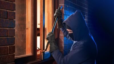 रत्नागिरी : खेडशीत ज्वेलर्सच्या दुकानावर चोरट्यांचा डल्ला