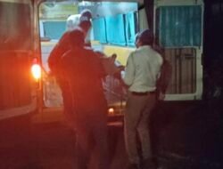 रत्नागिरी : मुंबई-गोवा महामार्गावर अपघात, बावनदी येथे डंपर पलटी, चालक जखमी