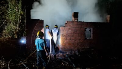 मंडणगडमध्ये गुरांच्या गोठ्याला आग, अग्निशमन दलाची तत्पर कारवाई