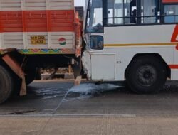 खेड : भोस्ते घाटात ‘अलबत्या गलबत्या’ नाट्यसंघाच्या बसचा अपघात; दोघे जखमी