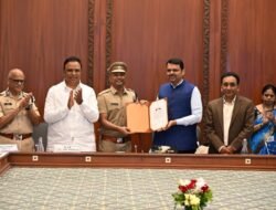 रत्नागिरी : ई-गव्हर्नन्समध्ये उल्लेखनीय कामगिरी पोलीस अधीक्षक नितीन बगाटे यांचा राज्यस्तरीय सन्मान, मुख्यमंत्री देवेंद्र फडणवीस यांच्या हस्ते नितीन बगाटे यांचा गौरव