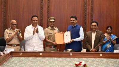 रत्नागिरी : ई-गव्हर्नन्समध्ये उल्लेखनीय कामगिरी पोलीस अधीक्षक नितीन बगाटे यांचा राज्यस्तरीय सन्मान, मुख्यमंत्री देवेंद्र फडणवीस यांच्या हस्ते नितीन बगाटे यांचा गौरव