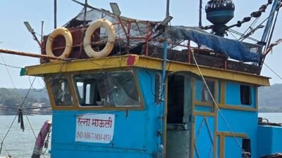 हर्णे : किनारपट्टीवर डिझेल तस्करीचा मोठा भांडाफोड; दोन बोटी जप्त, दोन्ही बोटी तात्काळ दाभोळला दाखल