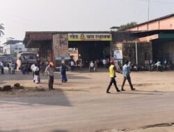 खेड : एसटी वाहकाला मारहाण, खेडमध्ये दोघांवर गुन्हा दाखल