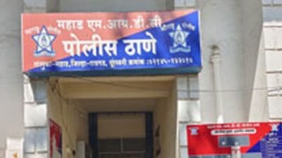 महाड : गुरु-शिष्याच्या नात्याला काळिमा! खासगी क्लासच्या शिक्षकाकडून दहावीच्या विद्यार्थ्यासोबत नको ते कृत्य