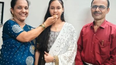 चिपळूण : युनायटेड इंग्लिश स्कूलमध्ये स्वरांगी जोशी 98.80 टक्के गुण मिळवत शाळेत प्रथम